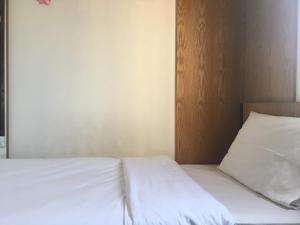 Cozy 2BR Apartment At Majesty Near Maranatha University By Travelio