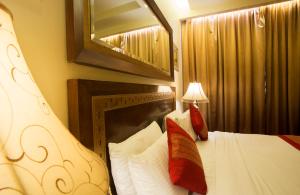 Hotel Picasso Paschim Vihar Delhi - Couple Friendly Local IDs Accepted