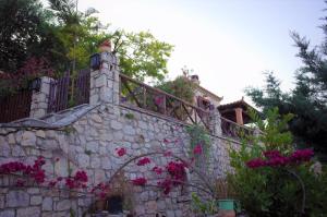 Vozas Villas - Traditional Houses with Great View