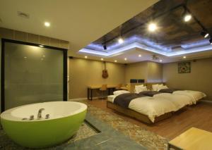 No.1 New Yorker Hotel