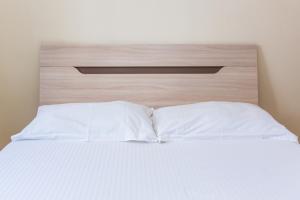 Кониського 7