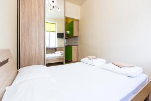 Кониського 7