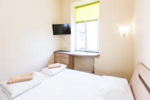 Кониського 7