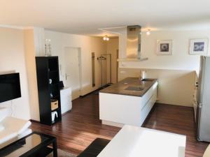 25h GARDEN Apartment PLUS private Beach