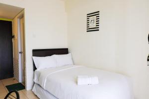 Cozy Studio Serpong Greenview Apartment By Travelio