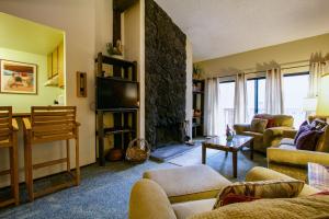 Two-Bedroom Apartment room in Mammoth Reservations