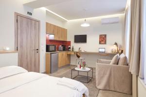 Enjoy Athens from a funky studio near Acropolis!