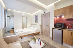 Enjoy Athens from a funky studio near Acropolis!