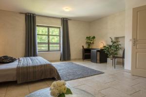 Maisons de vacances Le Mas du Batadou - Gite de charme en Provence : photos des chambres