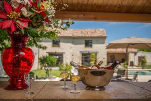 Maisons de vacances Le Mas du Batadou - Gite de charme en Provence : photos des chambres