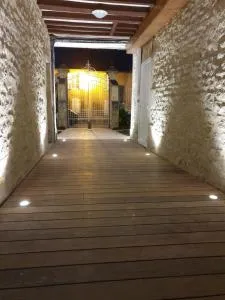 Au Loup Historic Apartments - 贝叶