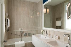 Hotels Hotel Barriere Le Grand Hotel Dinard : photos des chambres