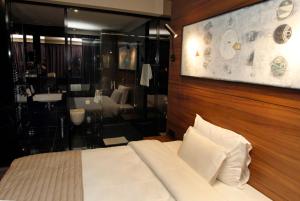 Deluxe Single Room room in Ambasador Hotel