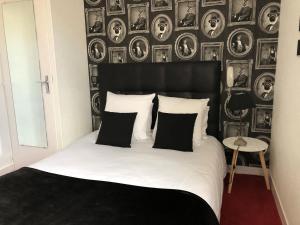 Hotels Hotel Reine Mathilde : Petite Chambre Double