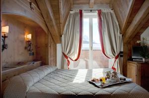 Deluxe Double Room room in Hotel Cortina
