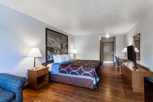 Deluxe King Room - Non-Smoking room in Super 8 by Wyndham Cobleskill NY