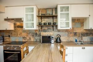 Deluxe Rustic Charlestown Themed Apartment