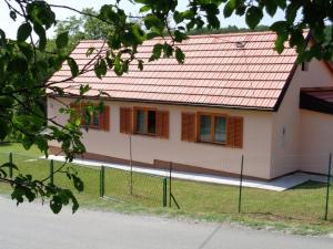 Вила Holiday house Magdalena Barilović Хърватска