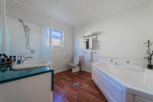 Pacific Coast Motor Lodge