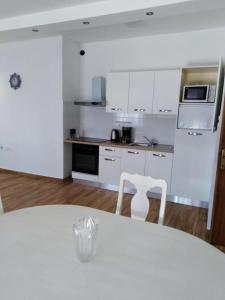 Apartments with a parking space Novi Vinodolski 17596