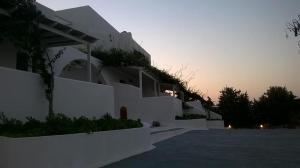 Sarakiniko View Studios Milos Greece