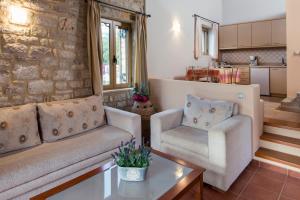 One-Bedroom House room in Enastron Villas