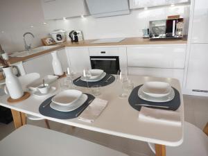 La Londe La Mer : appartement proche plages & vue superbe sur les îles dor