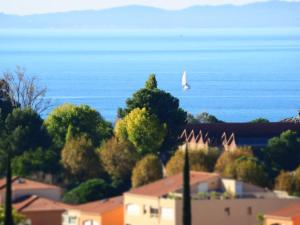 Appartements La Londe La Mer : appartement proche plages & vue superbe sur les iles d'or : photos des chambres