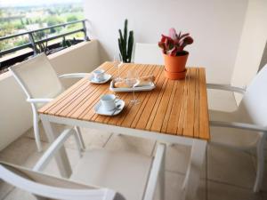 Appartements La Londe La Mer : appartement proche plages & vue superbe sur les iles d'or : photos des chambres
