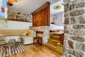 Stone house Adrian