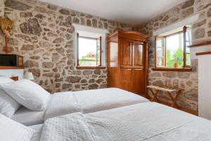Stone house Adrian