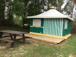 Campings Camping Le Canoe : photos des chambres