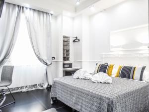 Double or Twin Room with Balcony room in La Locanda di Piazza del Popolo