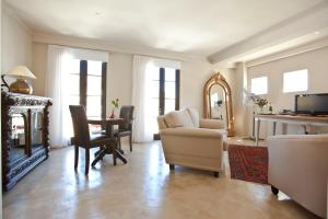 Rouge on Rose Boutique Hotel