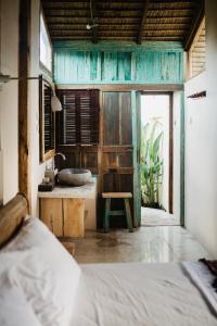 Phòng Giường Đôi Nhìn Ra Hồ Bơi (Double Room with Pool View)