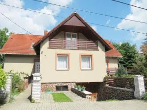 Hegyekre panorámás nyaraló Balatonedericsen - 讷米斯维塔