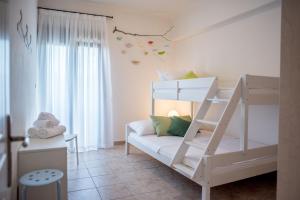 Oikia Eleanthi - Beachfront Garden Home!