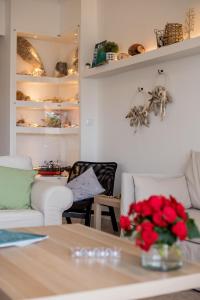 Oikia Eleanthi - Beachfront Garden Home!