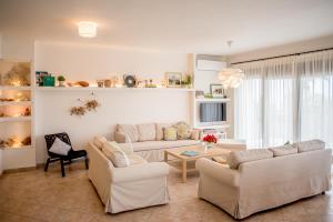Oikia Eleanthi - Beachfront Garden Home! Epirus Greece