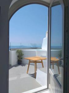 Smaro Studios Santorini Greece