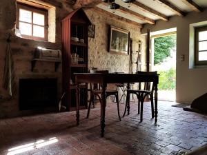 Maison Coq Le Petit Poulailler Semur En Auxois France J2ski