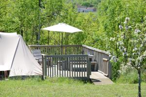 Tentes de luxe Ingerichte tenten Domaine les Gonies : photos des chambres