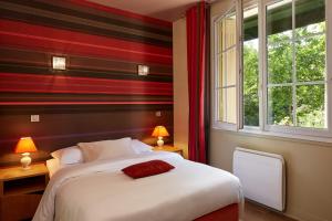 Hotels Le Vert Galant - Auberge Etchegorry : Chambre Double Standard