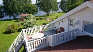 Arctic River Apartment