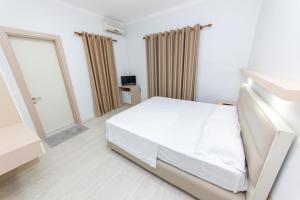 Double Room with Balcony room in Hotel Andi