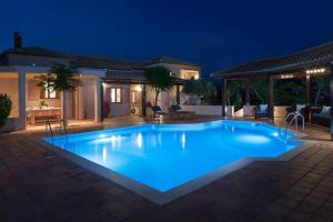 White sand Villa. Spacious villa with prive pool. Heraklio Greece