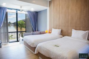 Home by the Bridge Hotel