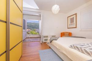 RozART - river marina apartment with free parking