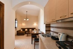 Achelatis Traditional Guest Houses