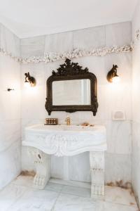 Step One | Luxury Suites right in the heart of Acropolis next to metro station